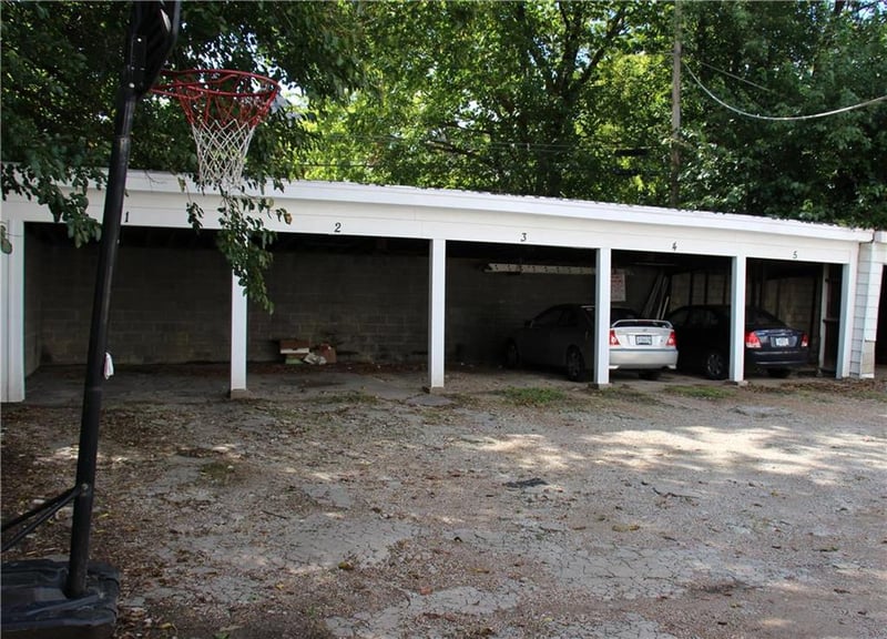 3913 Scarritt Ave, Kansas City, MO 64123