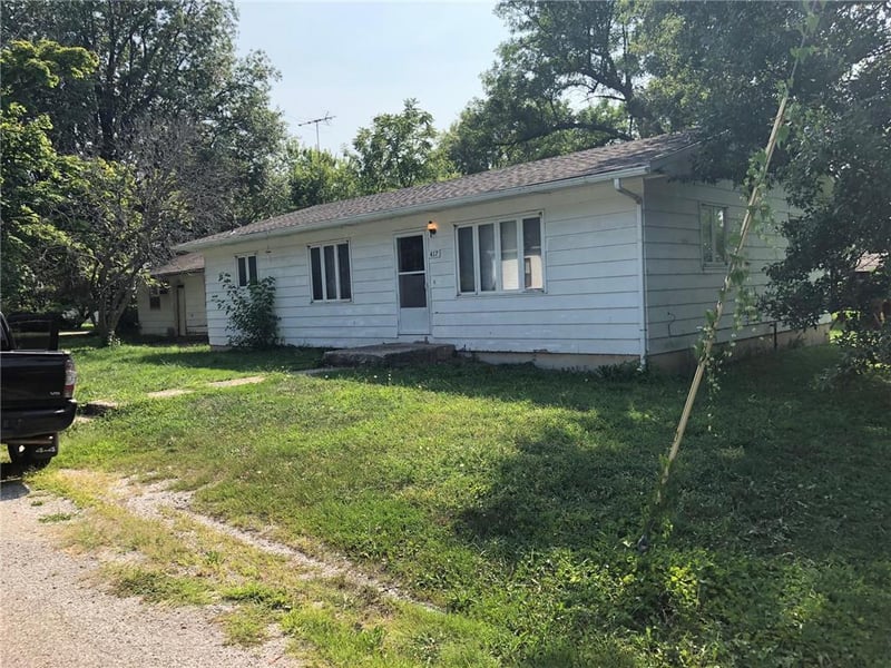 417 S 8th St, Everest, KS 66424