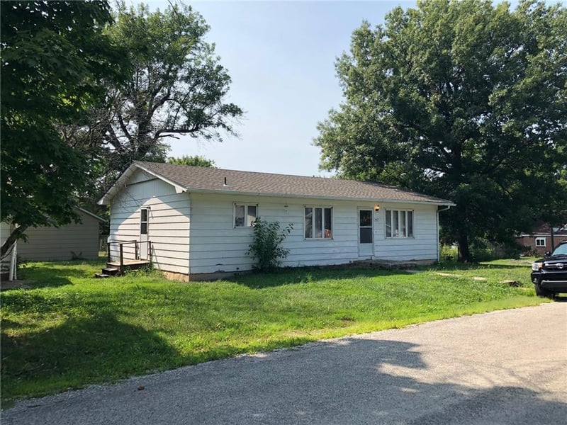 417 S 8th St, Everest, KS 66424
