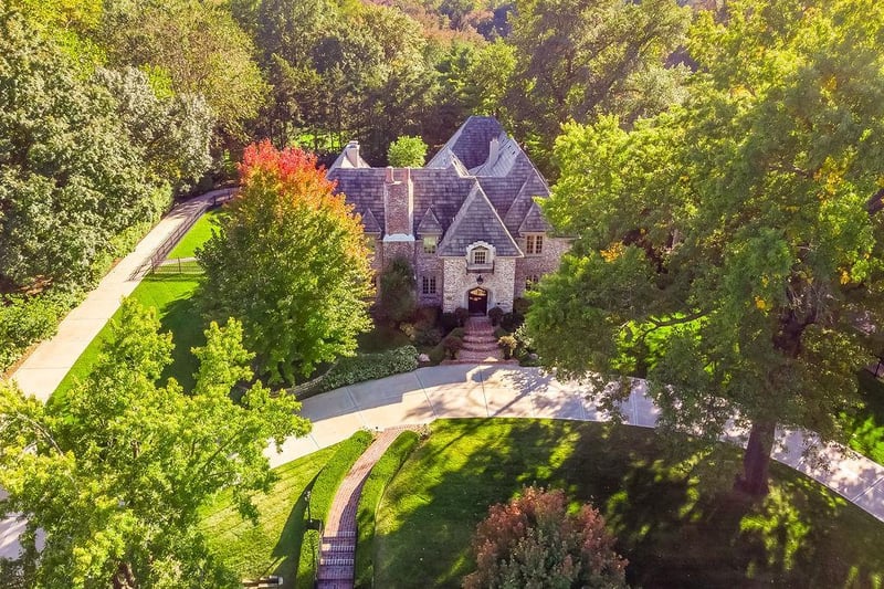 1055 W 56th St, Kansas City, MO 64113