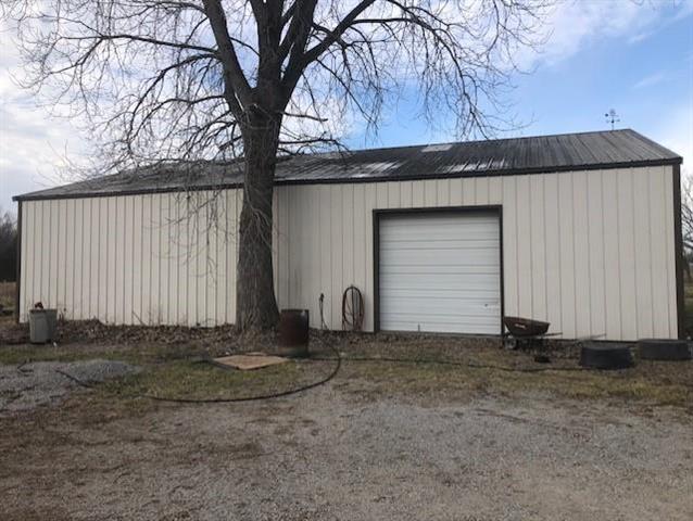 12116 S Moeshe Ave, Richards, MO 64778
