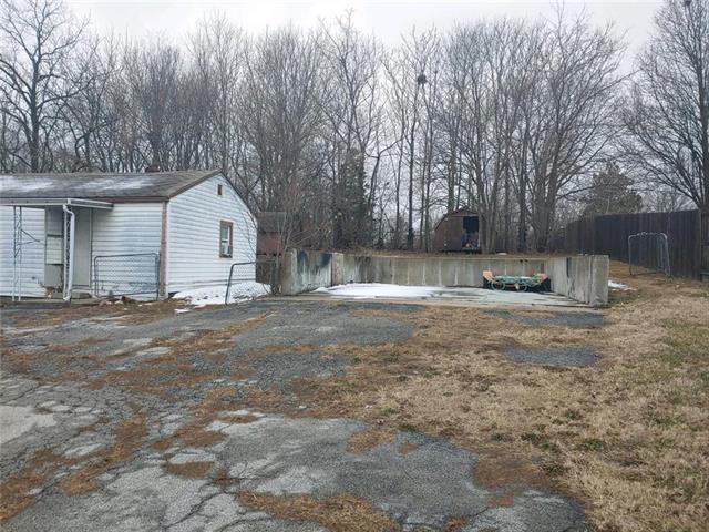 7012 NE Kranz Rd, Gladstone, MO 64118