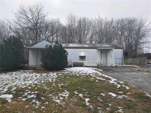 7012 NE Kranz Rd, Gladstone, MO 64118