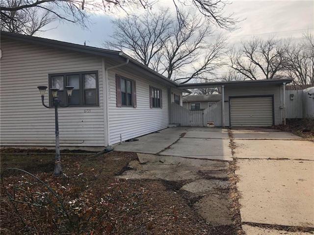 6721 SW Rockpost Rd, Topeka, KS 66619