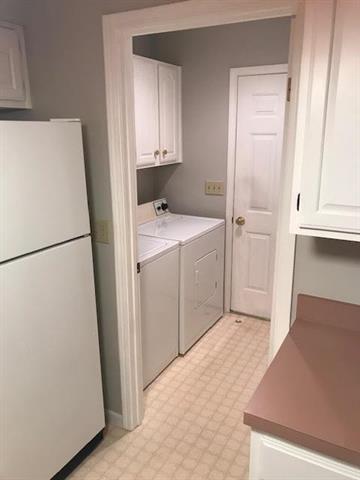 9409 W 120th St, Overland Park, KS 66213