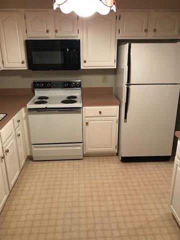 9409 W 120th St, Overland Park, KS 66213