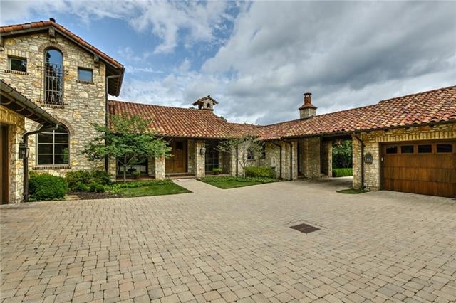 11517 Pawnee Cir, Leawood, KS 66211