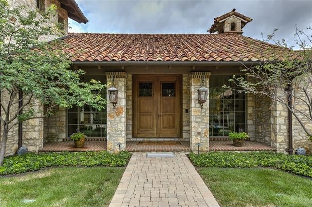 11517 Pawnee Cir, Leawood, KS 66211
