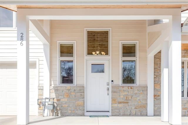 286 Lakeshore Dr, Lake Quivira, KS 66217
