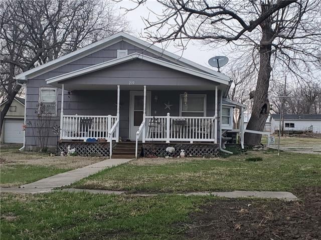 219 W 8th St, Lyndon, KS 66451