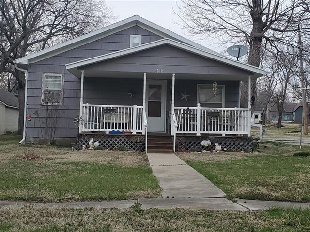 219 W 8th St, Lyndon, KS 66451