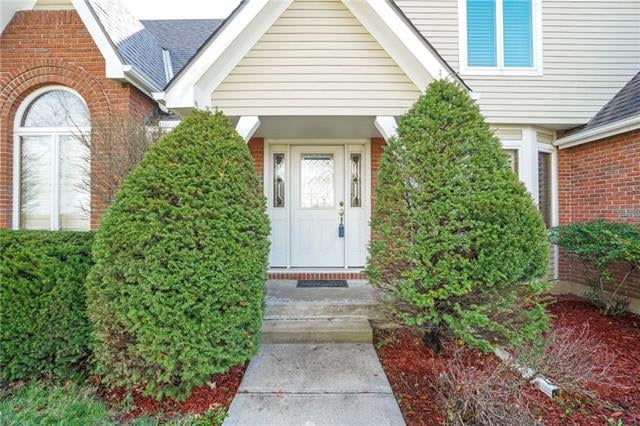 14225 N Robinhood Ln, Kansas City, MO 64164