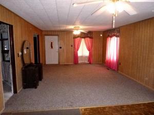 105 S Main St, Grant City, MO 64456