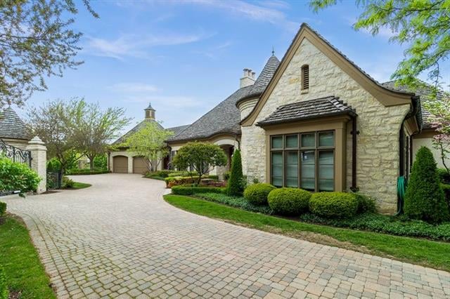 725 Ward Pw, Kansas City, MO 64112