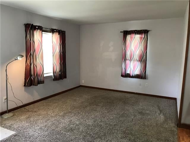 1720 SW Green Acres Ave, Topeka, KS 66604