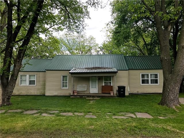 260 N Oak St, Deerfield, MO 64741