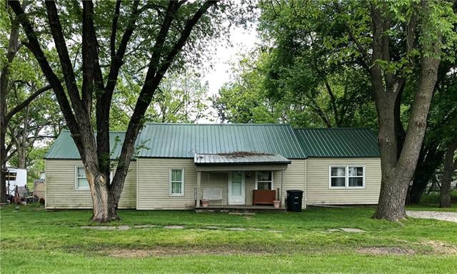 260 N Oak St, Deerfield, MO 64741