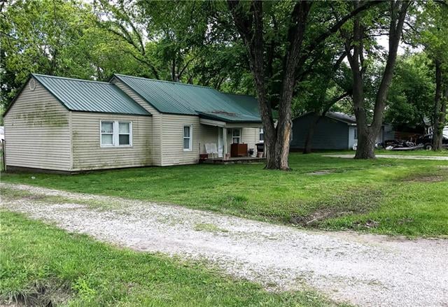 260 N Oak St, Deerfield, MO 64741