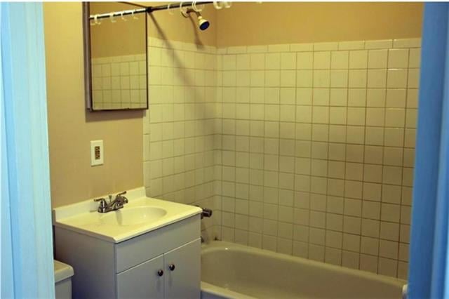 2907 E 28th St, Kansas City, MO 64128
