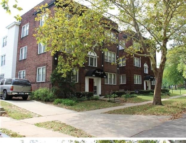 2907 E 28th St, Kansas City, MO 64128