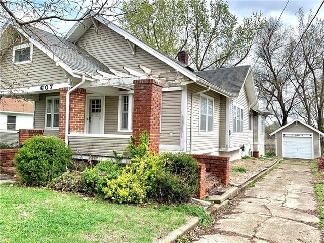 607 E South St, Albany, MO 64402