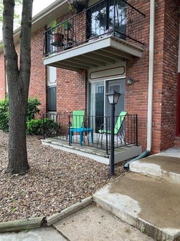 8227 Santa Fe Dr #3, Overland Park, KS 66204