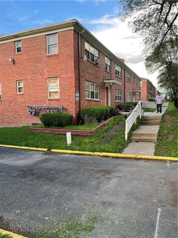3000 E 49 St, Kansas City, MO 64130