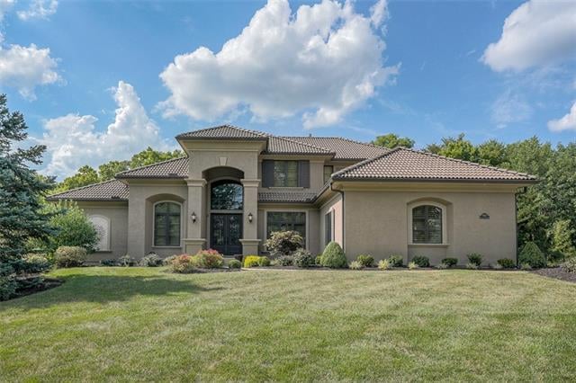 16824 Highland Ridge Dr, Loch Lloyd, MO 64012