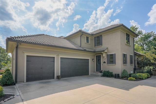 16824 Highland Ridge Dr, Loch Lloyd, MO 64012