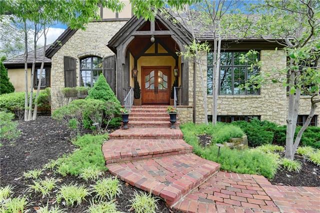11208 Delmar St, Leawood, KS 66211