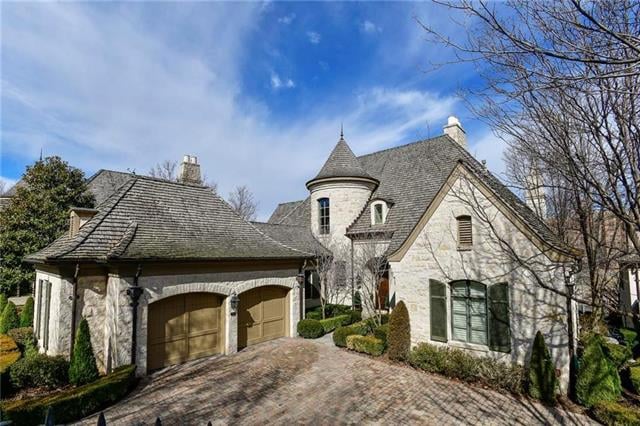 711 Ward Pw, Kansas City, MO 64112
