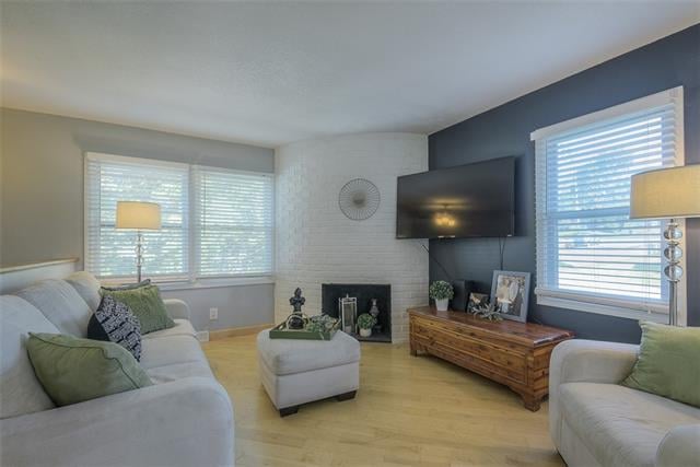 4719 Antioch Rd, Overland Park, KS 66203