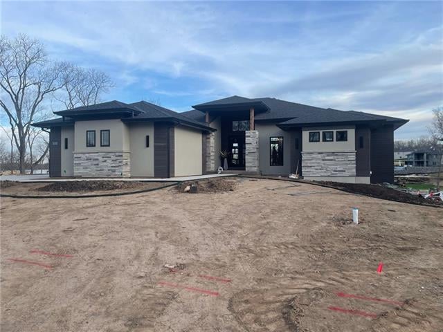 500 South Shore Dr, Lake Winnebago, MO 64034