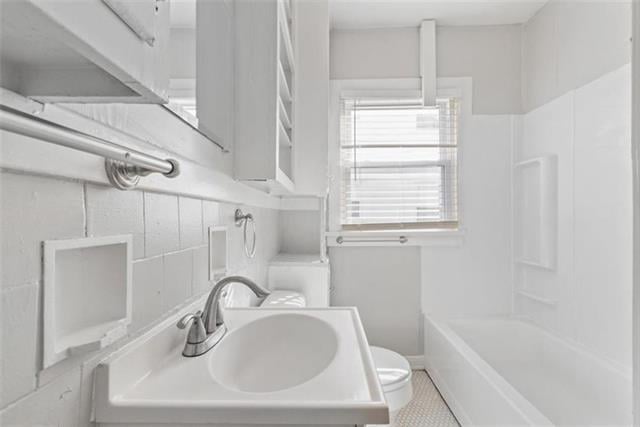 4009-4015 Charlotte St. Charlotte St, Kansas City, MO 64110