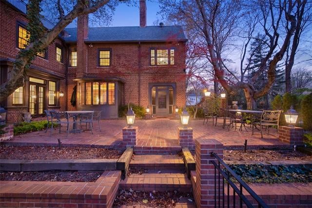 1030 W 53rd Ter, Kansas City, MO 64112