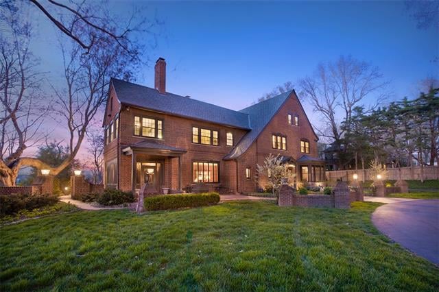 1030 W 53rd Ter, Kansas City, MO 64112