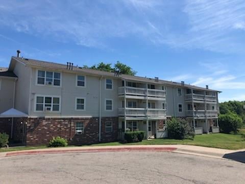 1500 E 29th St, Kansas City, MO 64109