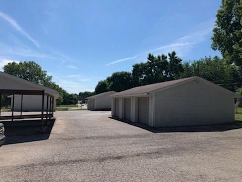 1500 E 29th St, Kansas City, MO 64109