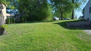 92 Beach Dr, Lake Tapawingo, MO 64015