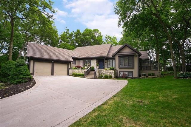 16735 Village Dr, Loch Lloyd, MO 64012