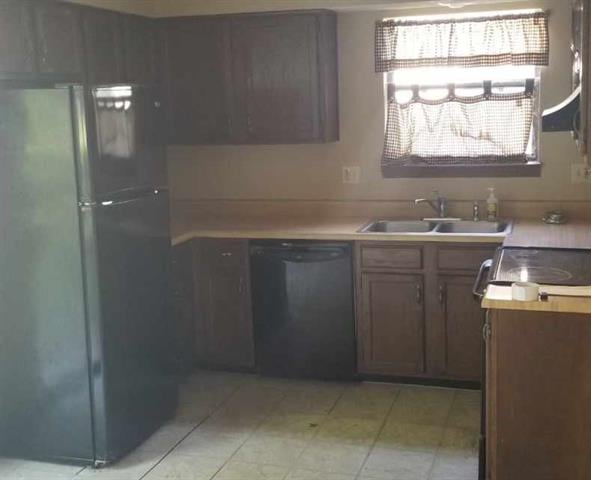 8242 Perry St, Overland Park, KS 66204