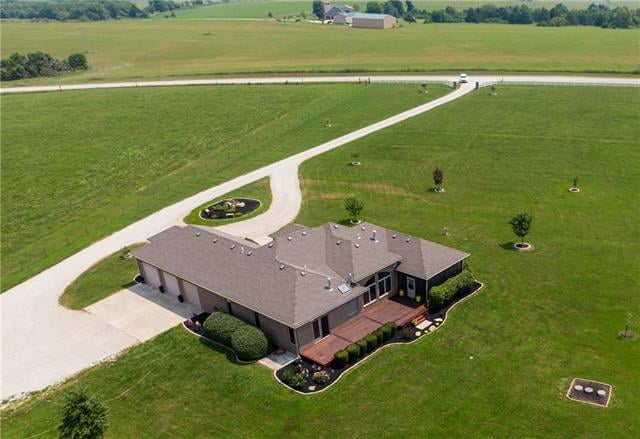 2560 Oregon Rd, Ottawa, KS 66067