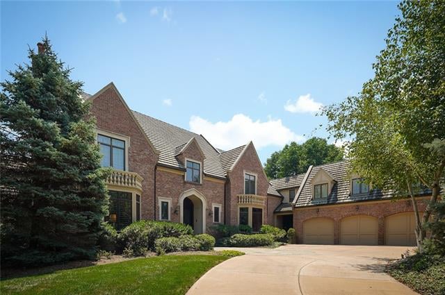 2845 W 111 Ter, Leawood, KS 66211