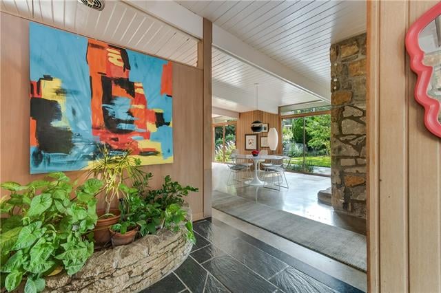 9840 Aberdeen Dr, Overland Park, KS 66206