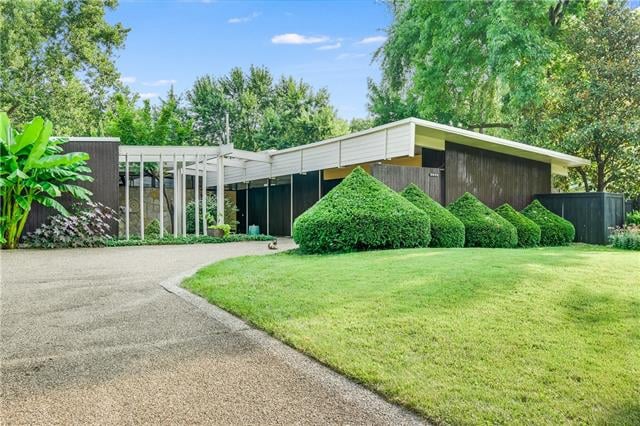 9840 Aberdeen Dr, Overland Park, KS 66206
