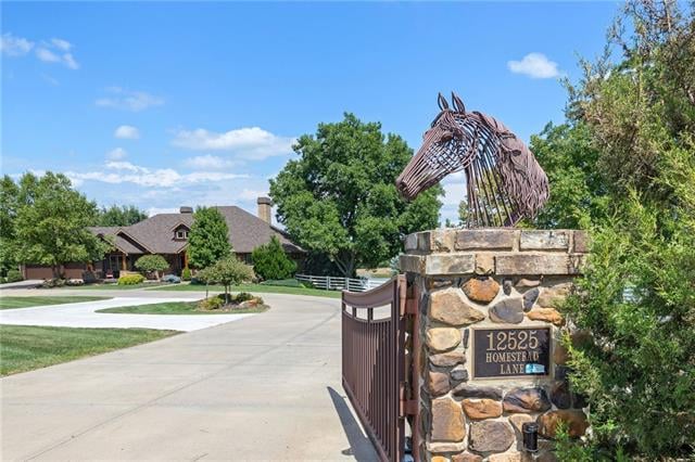 12525 S Homestead Ln, Olathe, KS 66061