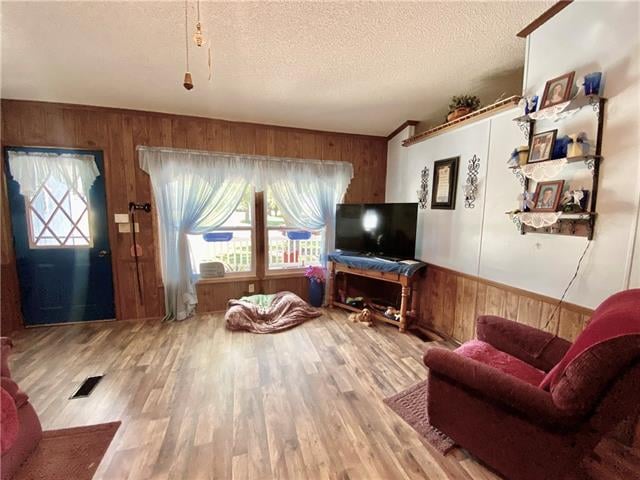 321 W 2nd St, Clearmont, MO 64431