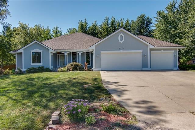6841 SW 43rd St, Topeka, KS 66610