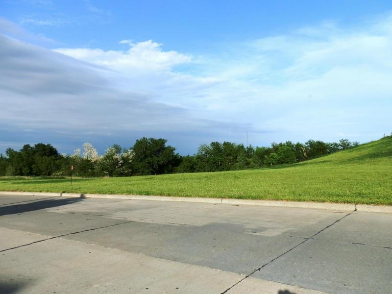 5421 Pointe Rd, St Joseph, MO 64506