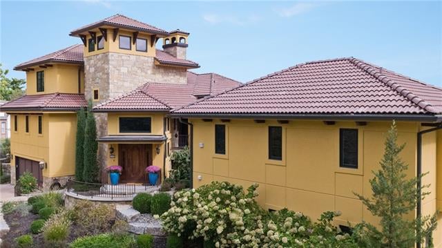 603 NW Park St, Parkville, MO 64152